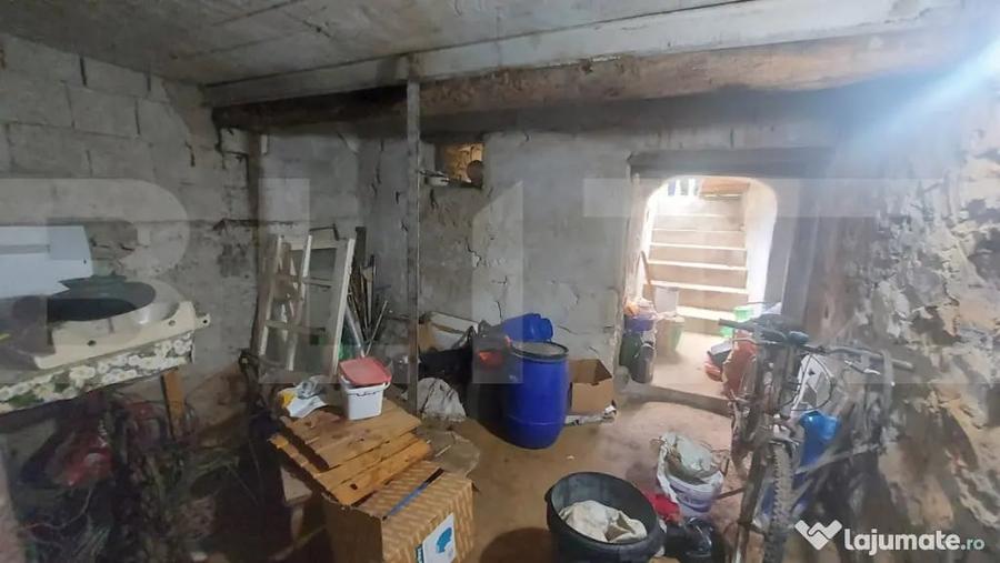 Casă cu 3 camere cu Teren 2800 Mp în Aninoasa