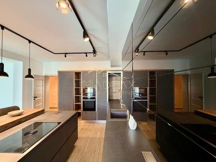 Duplex cu 6 camere cu Piscina în Iancu Nicolae