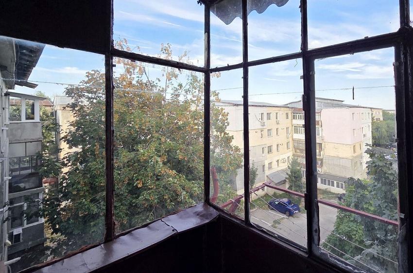 Apartament cu 2 camere semidecomandat, mobilat în Central