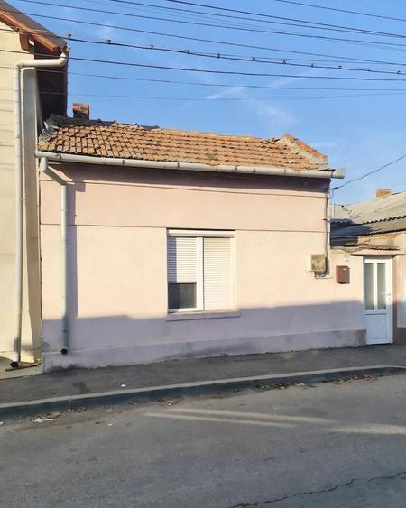 Casă cu 2 camere cu Teren 63 Mp în Central