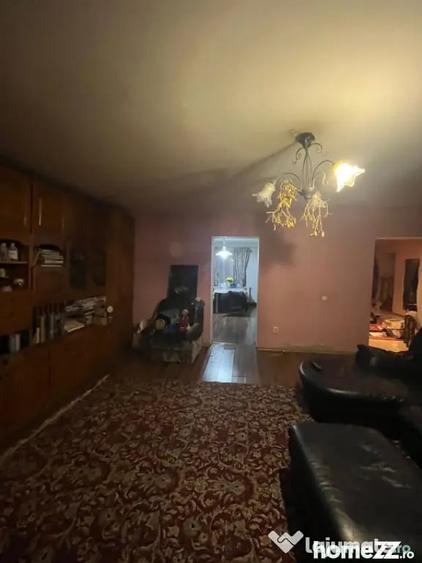 Casă cu 5 camere cu Teren 581 Mp în Central
