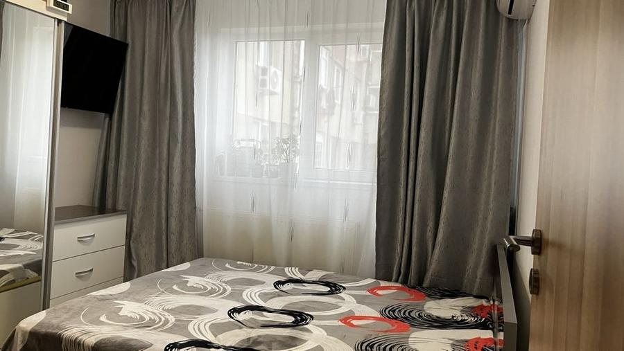 Apartament cu 3 camere decomandat, mobilat în Regie