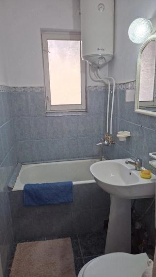 Apartament cu 3 camere decomandat în Exterior Vest