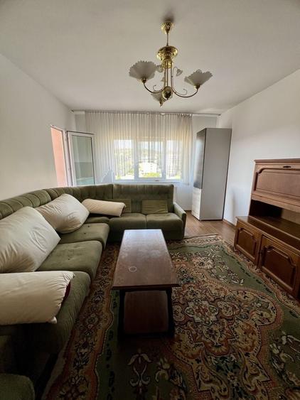 Apartament cu 3 camere decomandat în Exterior Vest