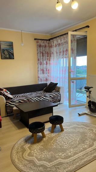 Apartament cu 3 camere decomandat în Ghiroda