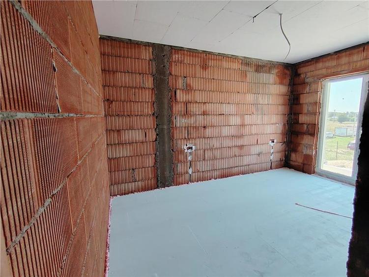 Duplex cu 4 camere cu Canalizare în Moșnița Veche