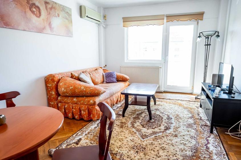 Apartament cu 3 camere decomandat, mobilat în Ultracentral