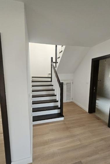 Casa / Vila ( P + 1 ) De Vanzare Zona Burdujeni - 6