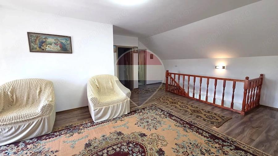 Casă cu 7 camere cu Teren 1400 Mp în Văleni