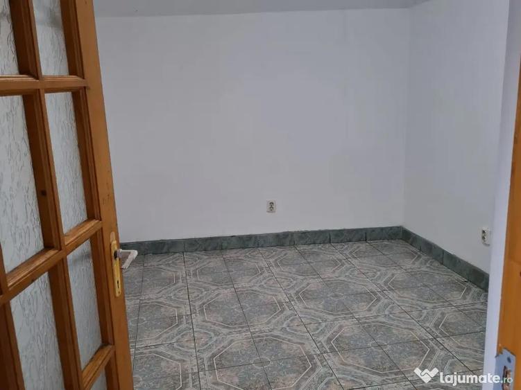 Casă cu 5 camere în Fundeni