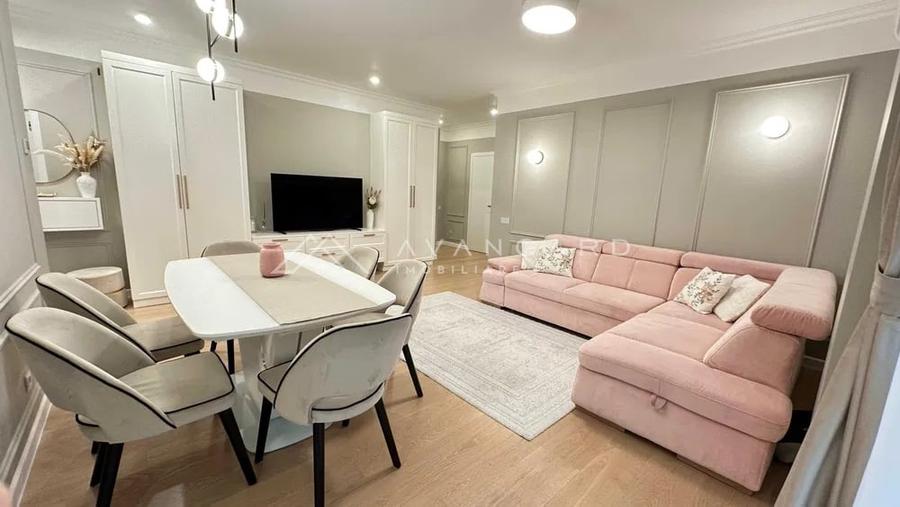 Apartament cu 3 camere semidecomandat, mobilat în Bună Ziua
