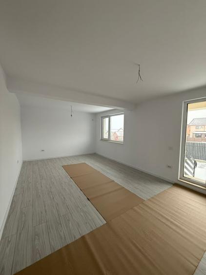 Duplex cu 4 camere cu Canalizare în Popas Păcurari