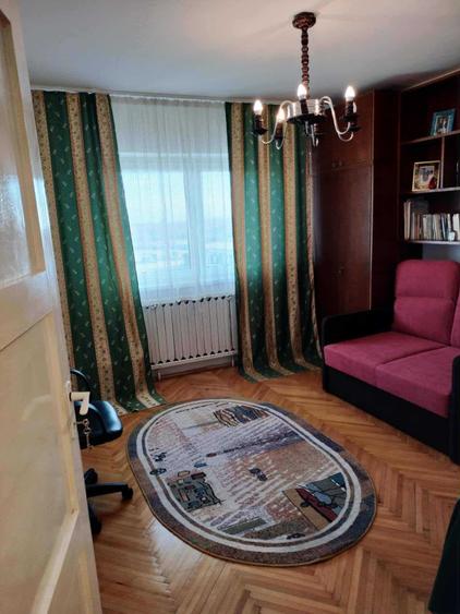 Apartament cu 3 camere decomandat în Dacia