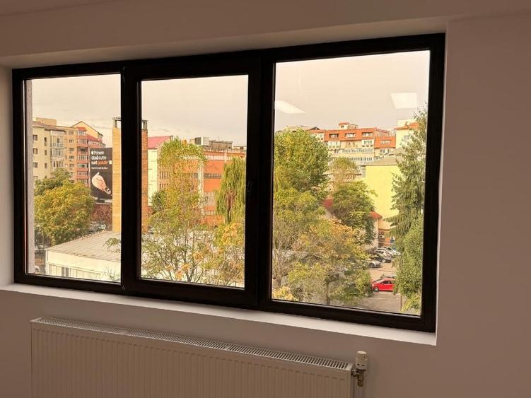 Birou, de 23 mp, în Central