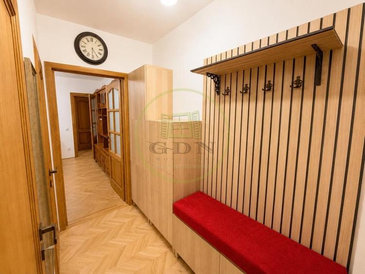 Apartament cu 3 camere semidecomandat, mobilat în Grivița