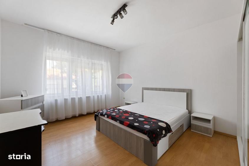 Apartament cu 3 camere în Intim