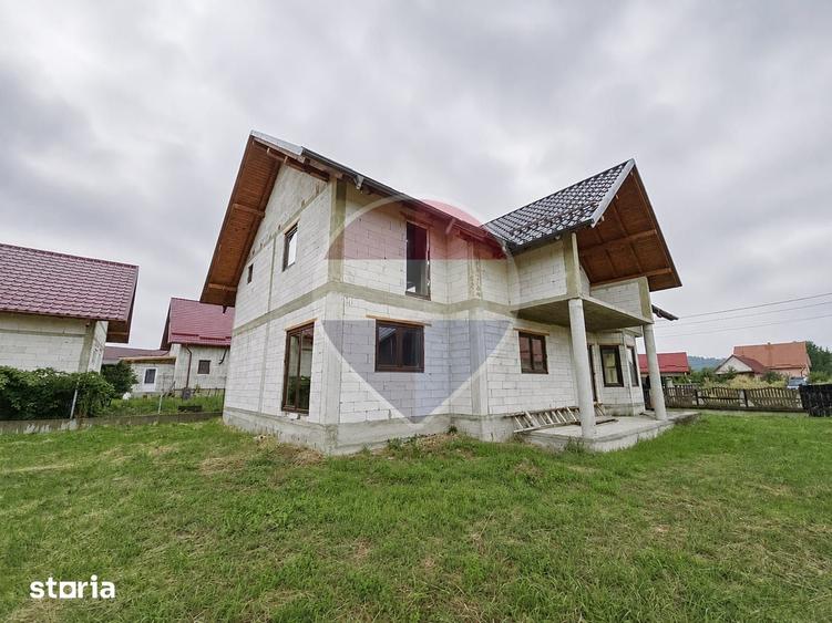 Casă cu 7 camere cu Teren 600 Mp în Marginea