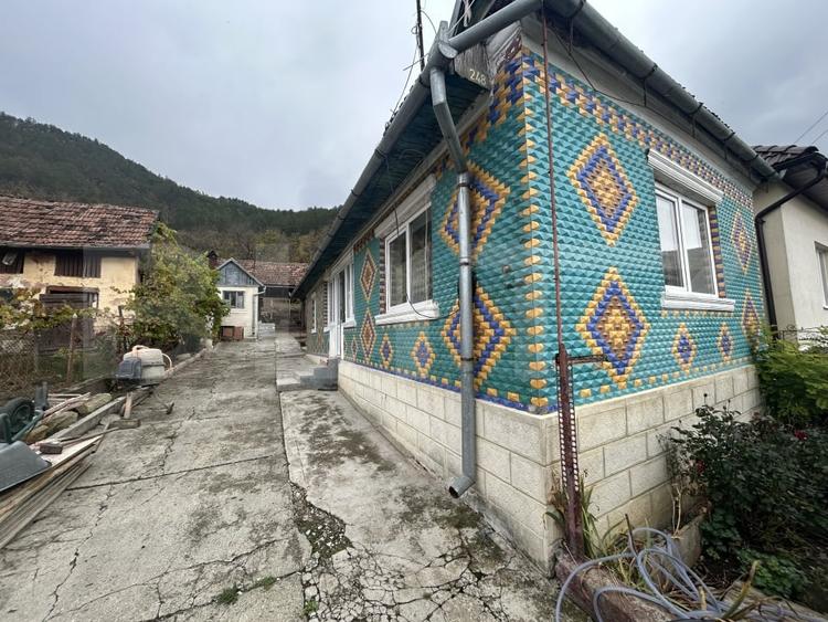 Casă individuală cu 3 camere cu Canalizare în Nicula