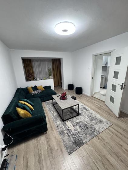 Apartament cu 3 camere semidecomandat în Central