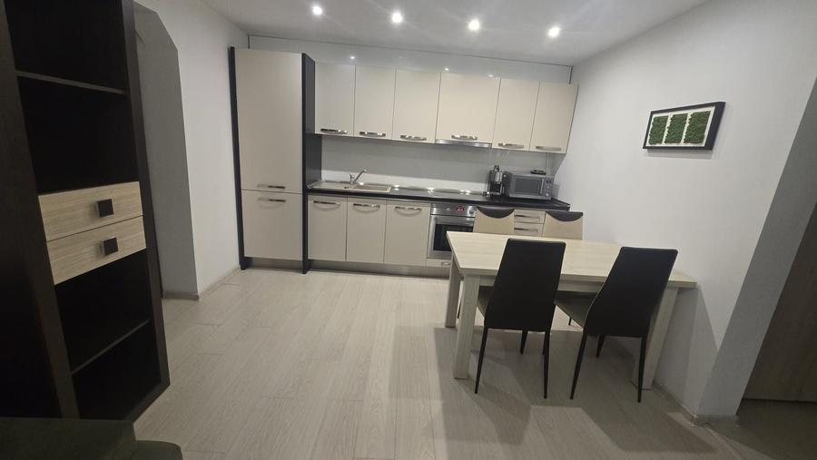 Apartament cu 3 camere semidecomandat în Exterior Vest