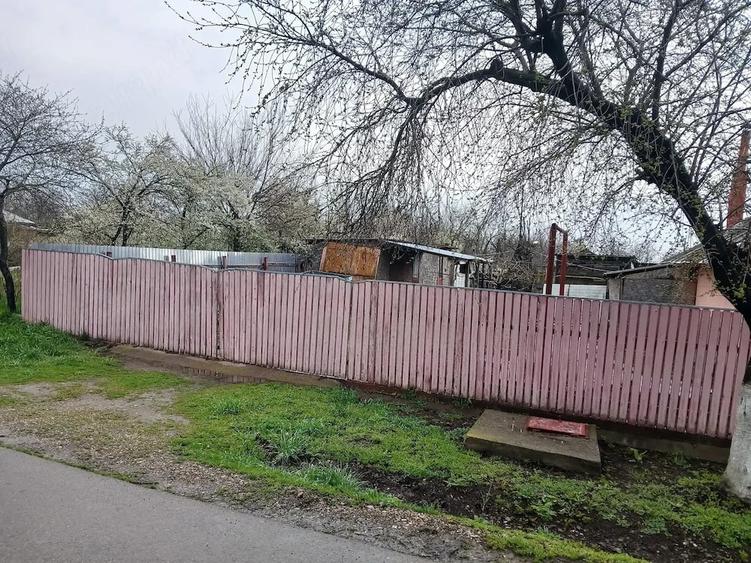 Casă cu 4 camere cu Teren 1500 Mp în Central