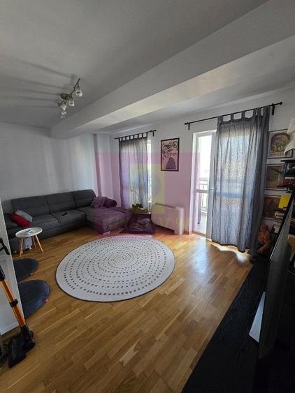 Apartament cu 4 camere decomandat, mobilat în Decebal
