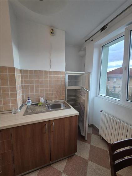 Apartament cu 2 camere decomandat, mobilat în Complex Studențesc