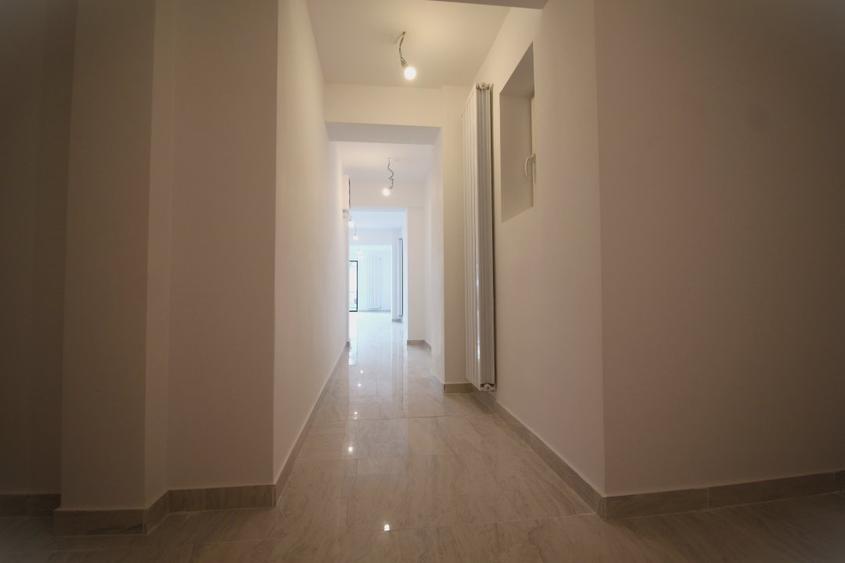 Spațiu comercial, de 67.400001525879 mp, în Dacia