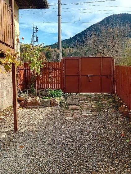 Casă cu 5 camere cu Teren 150 Mp în Central