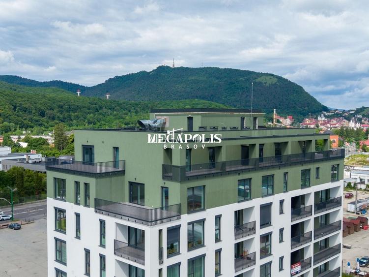 Penthouse cu 4 camere decomandat în Astra