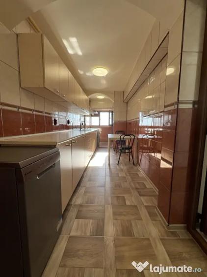 Apartament cu 3 camere decomandat în Pantelimon