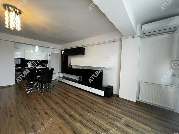 Apartament cu 3 camere decomandat în Sud