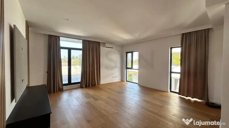 Apartament cu 4 camere decomandat în Central