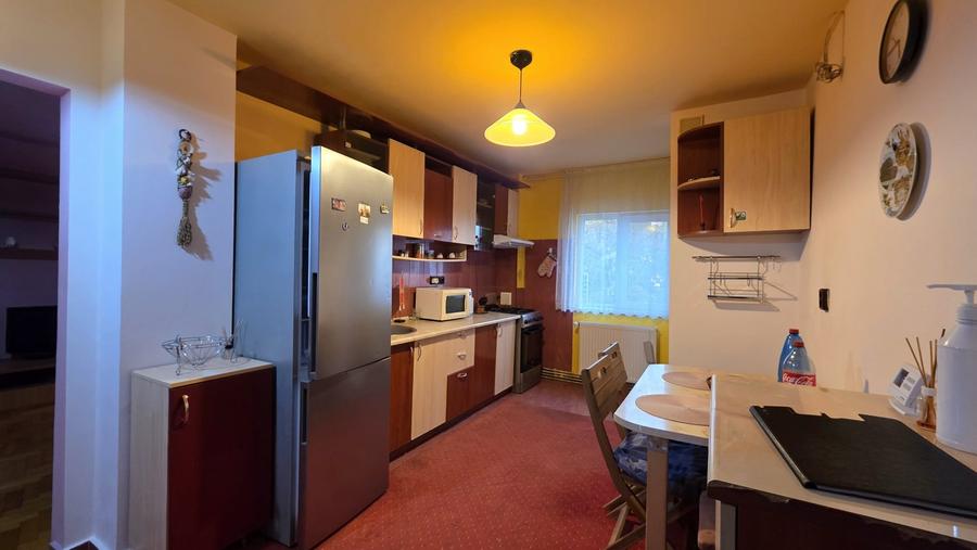 Apartament cu 3 camere decomandat, mobilat în Soarelui