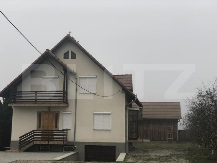Casă individuală cu 4 camere cu Canalizare în Chețani