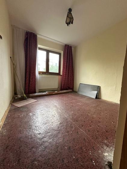 Apartament cu 3 camere semidecomandat în Obor