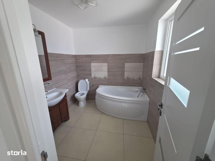 Casă cu 4 camere cu Teren 200 Mp în Livezeni