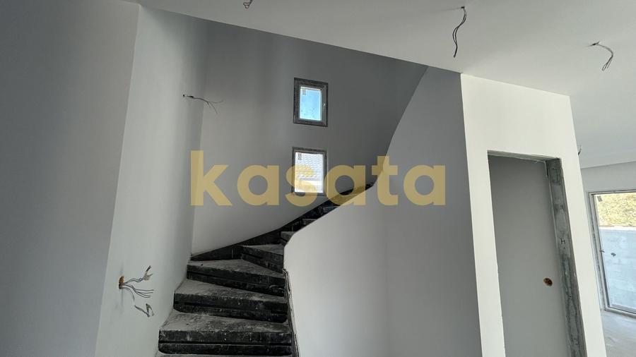 Duplex cu 4 camere cu Canalizare în Balotești