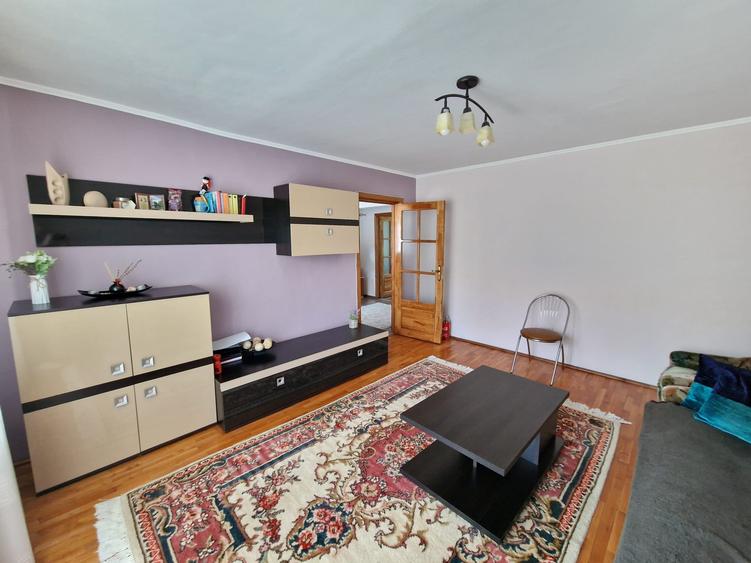 Apartament cu 3 camere decomandat în Rogerius