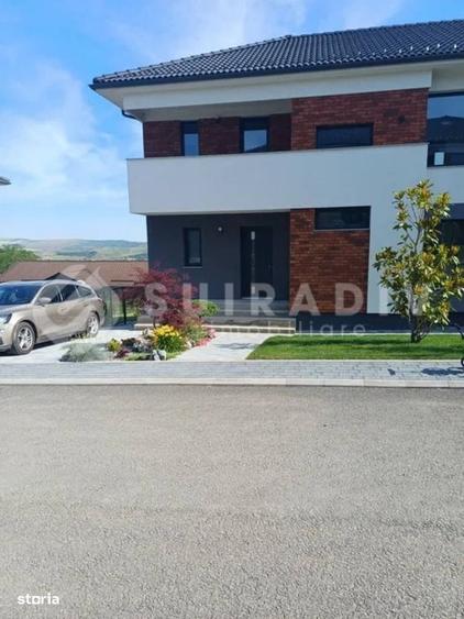 Casă cu 4 camere în Dezmir