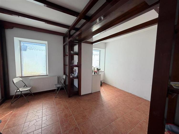 Casă cu 5 camere cu Teren 25 Mp în Păcurari