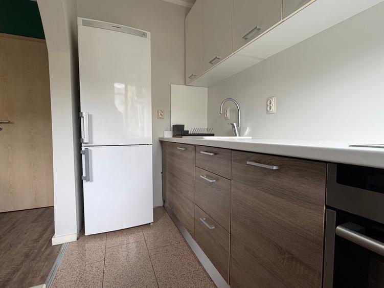 Apartament cu 3 camere semidecomandat în Olimpia-Stadion