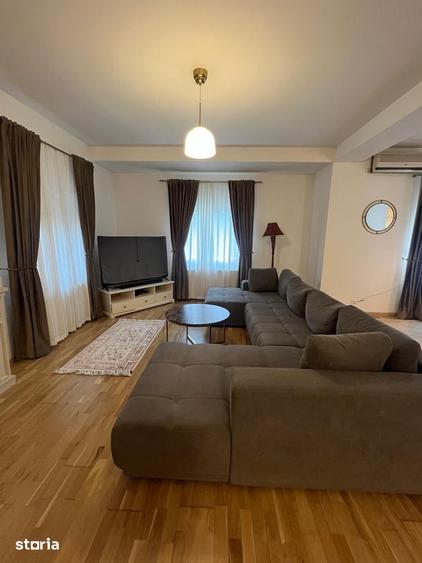 Casă cu 5 camere cu Canalizare în Central