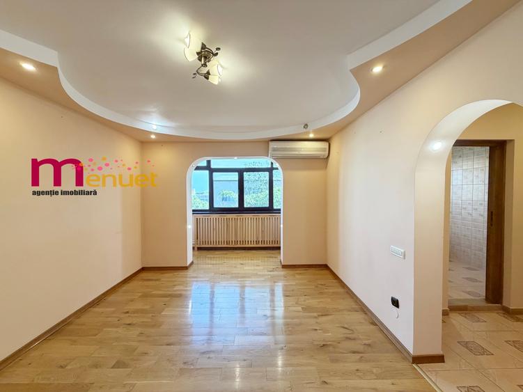 Apartament cu 3 camere semidecomandat în Vest