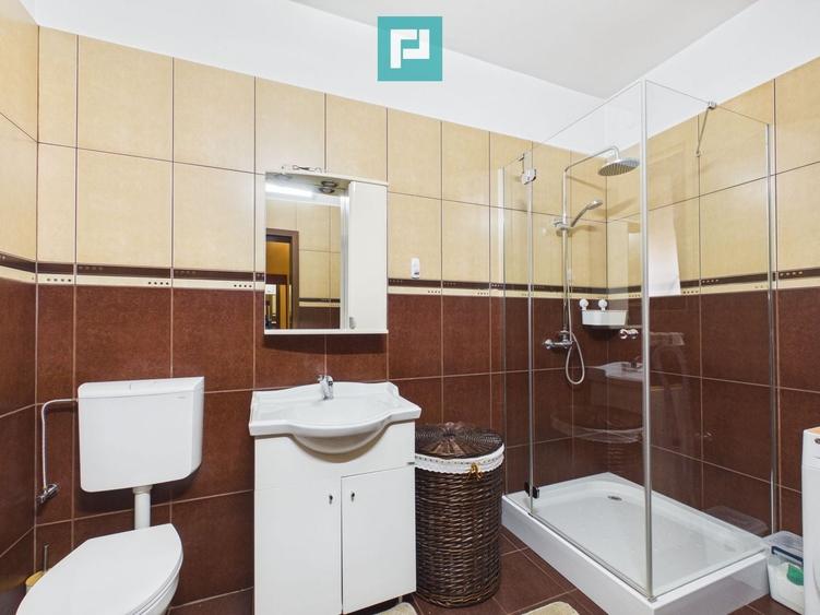 Casă individuală cu 5 camere cu Canalizare în Curtici