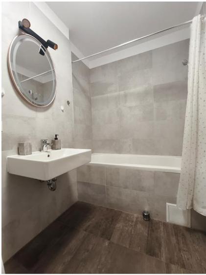 Apartament cu 2 camere semidecomandat, mobilat în Tractorul