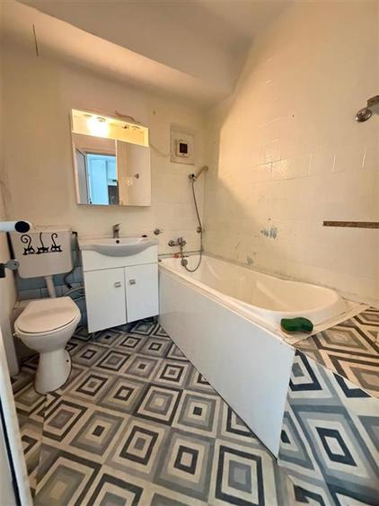 Apartament cu 3 camere decomandat în Nicolina