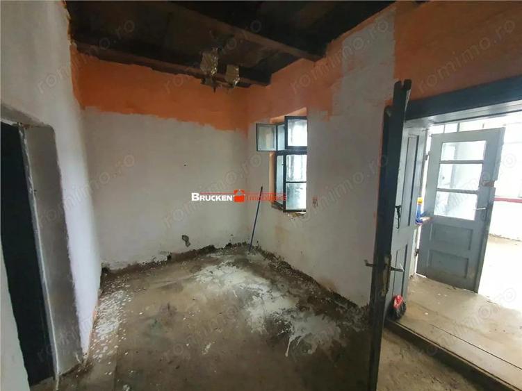 Casă cu Teren 9504 Mp în Poclușa de Barcău
