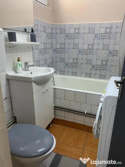 Inchiriez apartament cu 3 camere - 1
