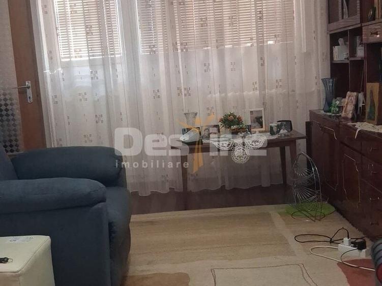 Apartament cu 3 camere decomandat în Drumul Taberei